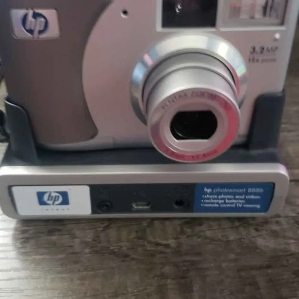 HP Photosmart 8886 Digital Camera with Dock